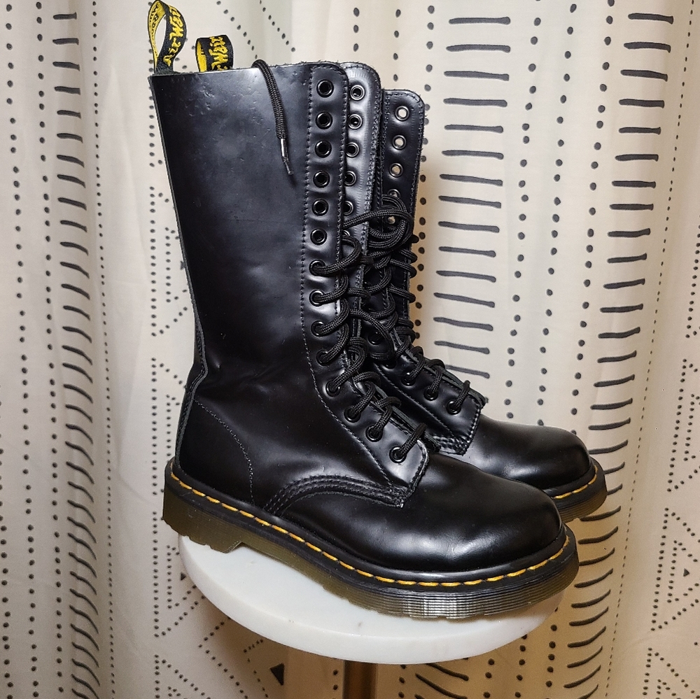 Size 6, 18 eye Dr. Marten Boots